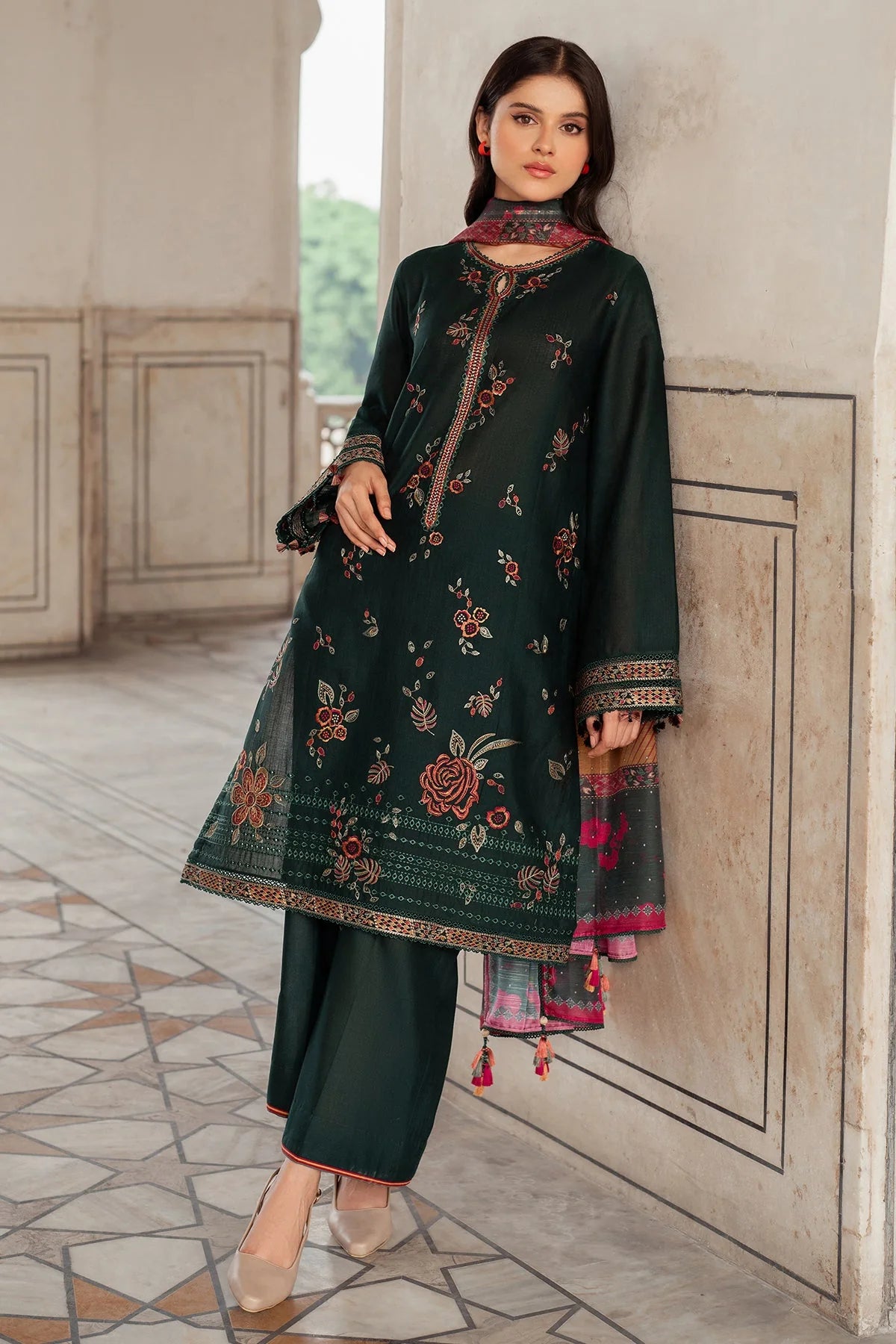 Dhanak Luxe